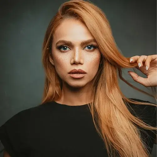 Photo of Elena Rhodes